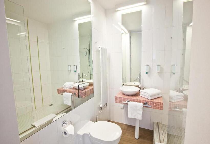 استودیوی استاندارد, Platinum Apartments Apart