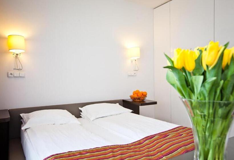 استودیوی استاندارد, Platinum Apartments Apart