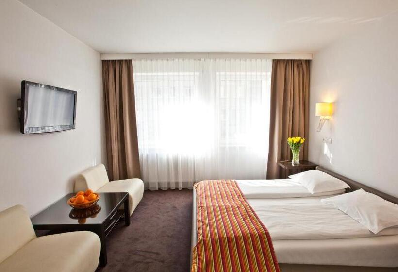 استودیوی استاندارد, Platinum Apartments Apart