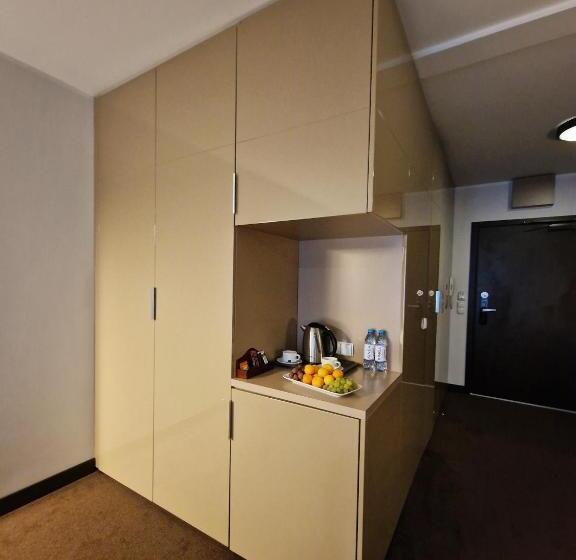 استودیوی لوکس, Platinum Apartments Apart