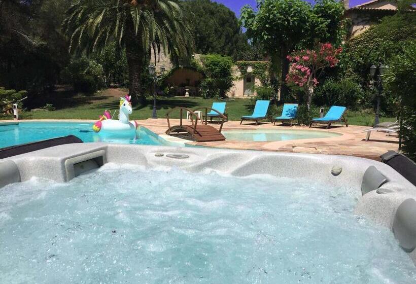 غرفة قياسية مطلّة علي الحديقة, Féerie Love