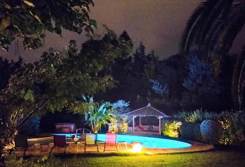 غرفة قياسية مطلّة علي الحديقة, Féerie Love