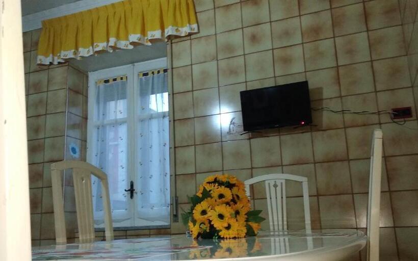 חדר לארבעה סטנדרטי עם מרפסת, Michela Home