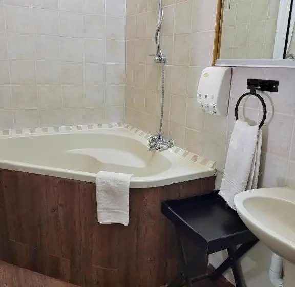 キングサイズベッドのスタンダードルーム, Riverbush Lodge Guesthouse