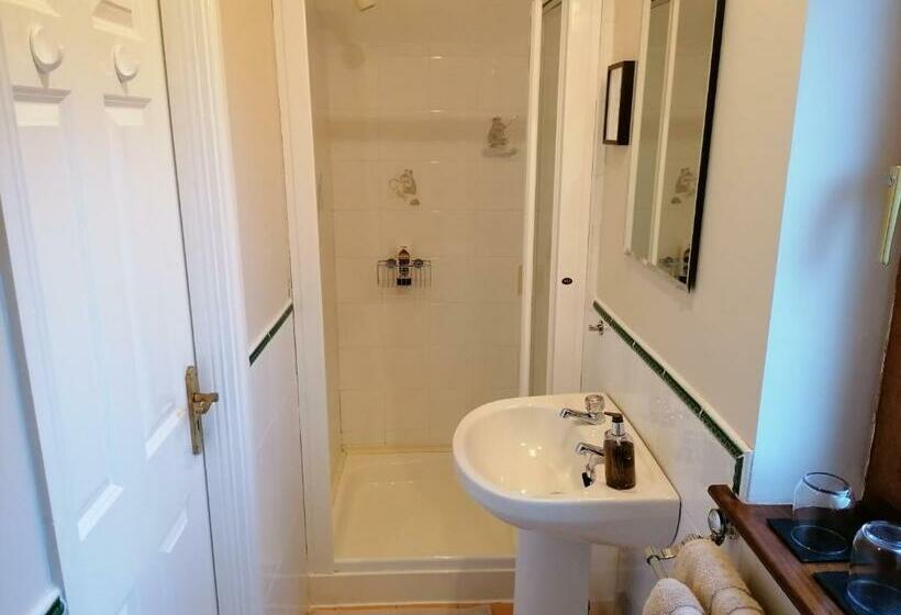 Deluxe Room King Size Bed, Valhalla Bnb