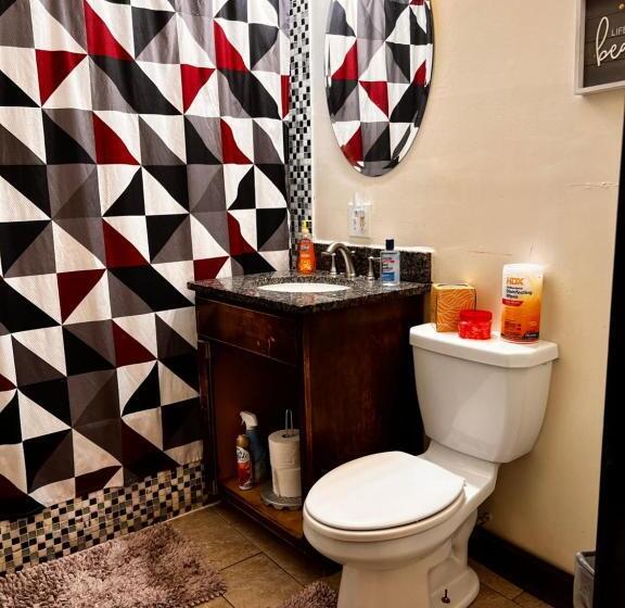 اتاق استاندارد با سرویس بهداشتی مشترک, Clean, Spacious, Inexpensive Queen Br