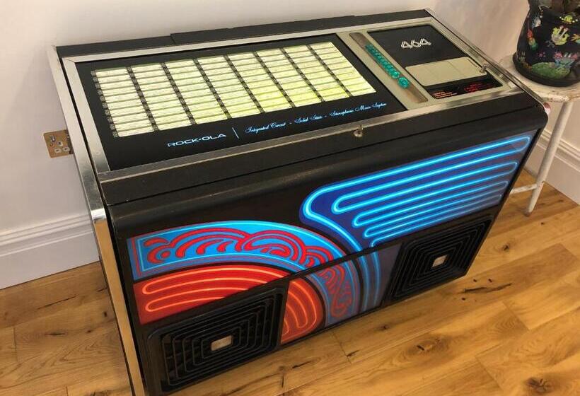 Студио Стандарт Вид на Сад, The Beetroot