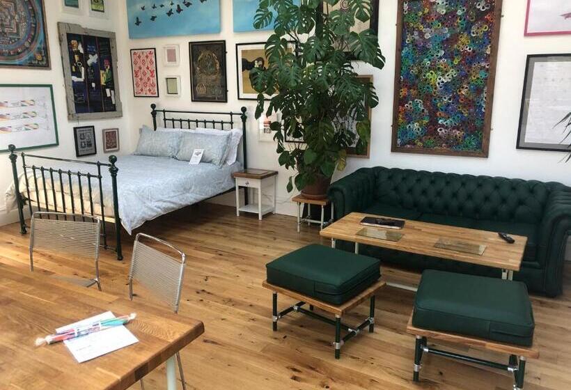 Студио Стандарт Вид на Сад, The Beetroot