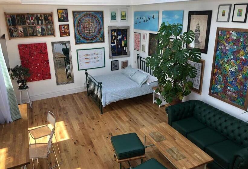 Студио Стандарт Вид на Сад, The Beetroot