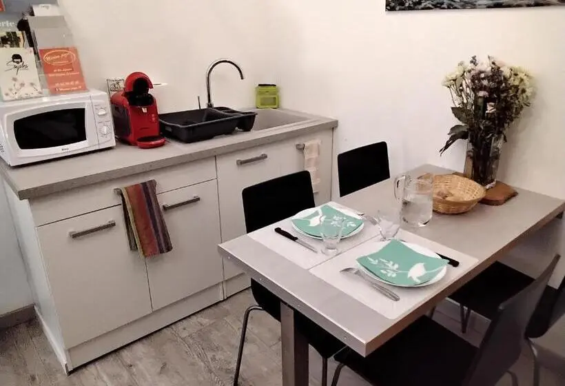 Budget Værelse, Le Violet