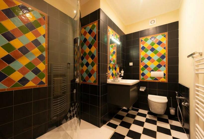 غرفة قياسية رباعية, Barcadam