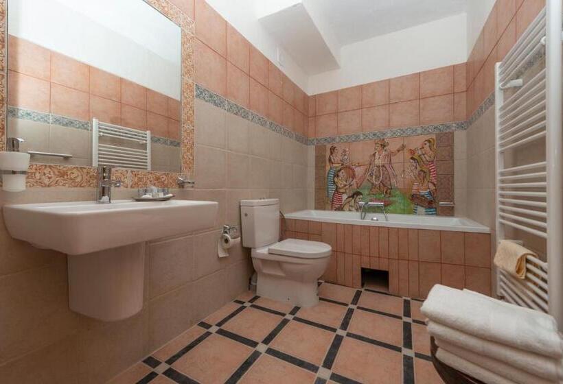 غرفة قياسية سرير كينج, Barcadam