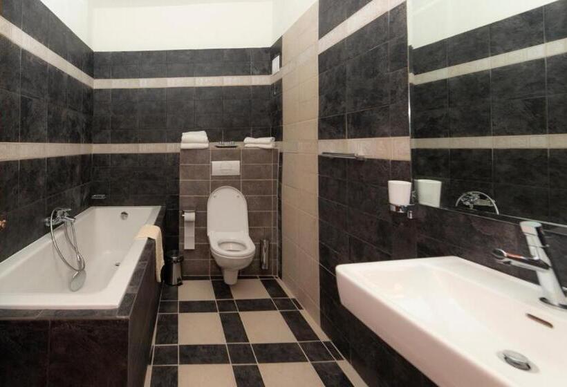 غرفة ديلوكس, Barcadam