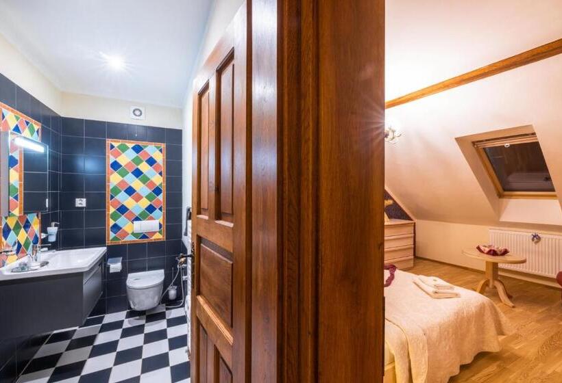 غرفة قياسية رباعية, Barcadam