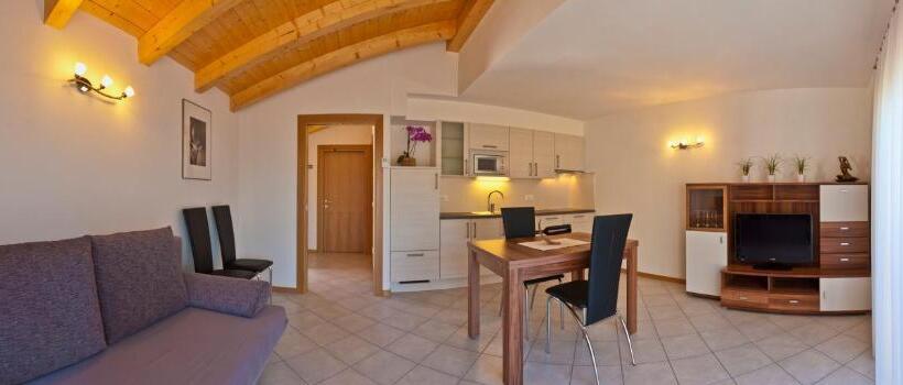 带1个卧室的公寓, Rebenheim