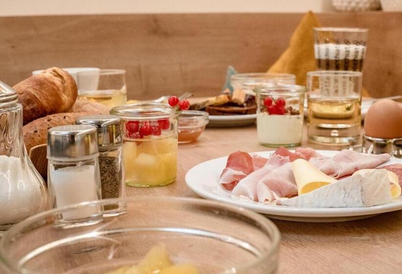 Номер Deluxe с Балконом, Rebenheim