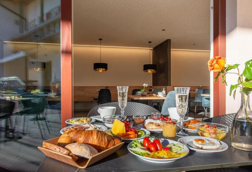 带阳台的豪华间, Rebenheim