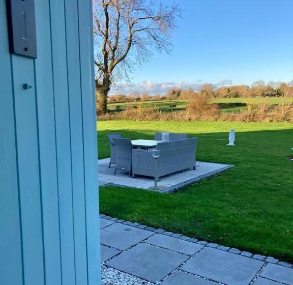 Номер Стандарт Вид на Сад, The Willowford