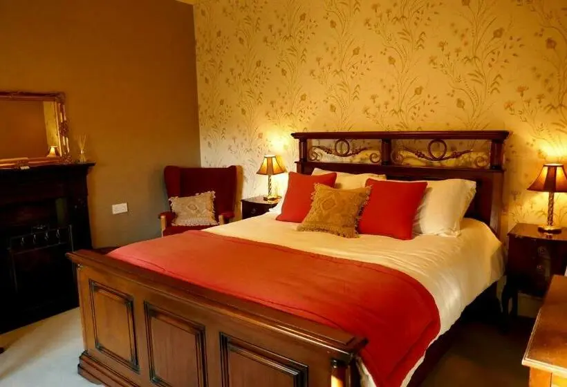 اتاق لوکس با تخت بزرگ, Crookedstone House