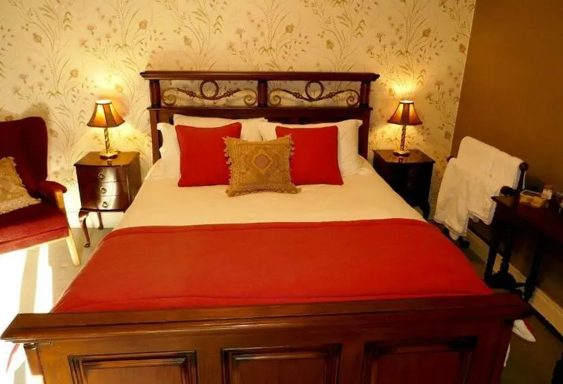 اتاق لوکس با تخت بزرگ, Crookedstone House
