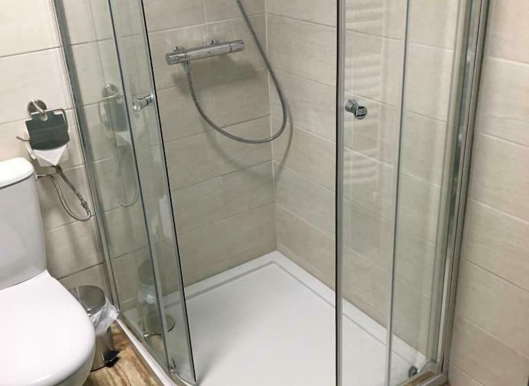 اتاق استاندارد, Les Paridés