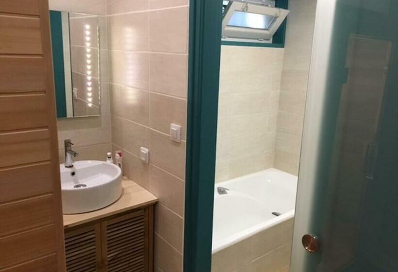 اتاق استاندارد, Les Paridés