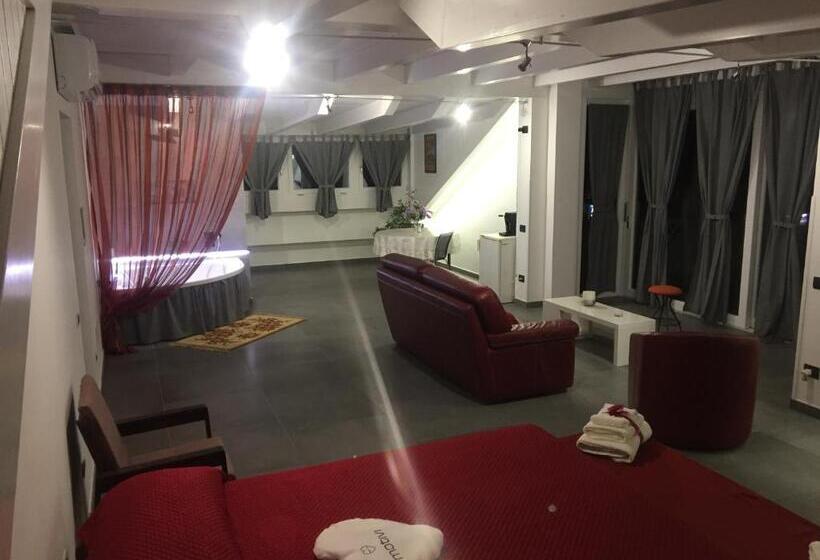 استودیوی سوپریور, Walter