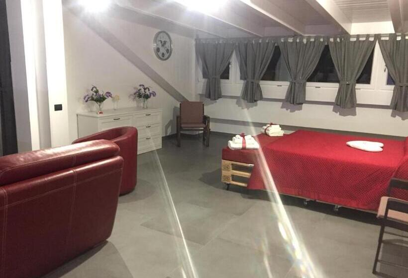 Superior Studio, Walter