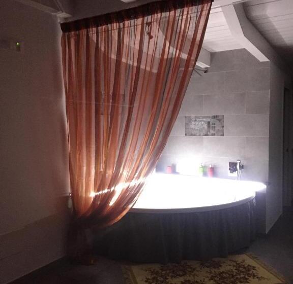 Superior Studio, Walter