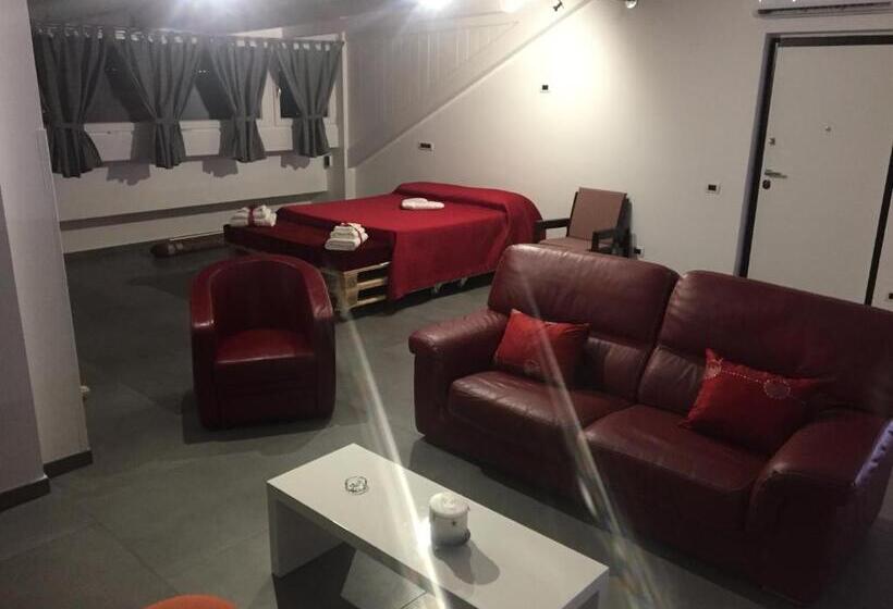 Superior Studio, Walter