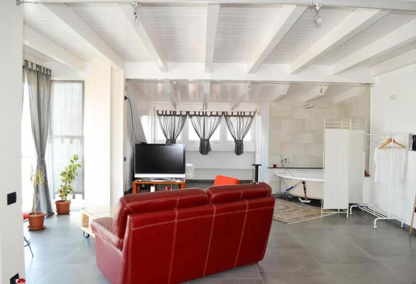 Superior Studio, Walter