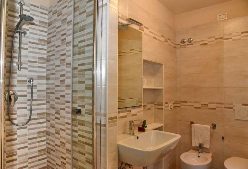 חדר קומפורט לשלושה, Albergo La Rosetta