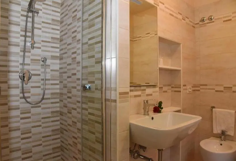 Comfort Kolmen Hengen Huone, Albergo La Rosetta