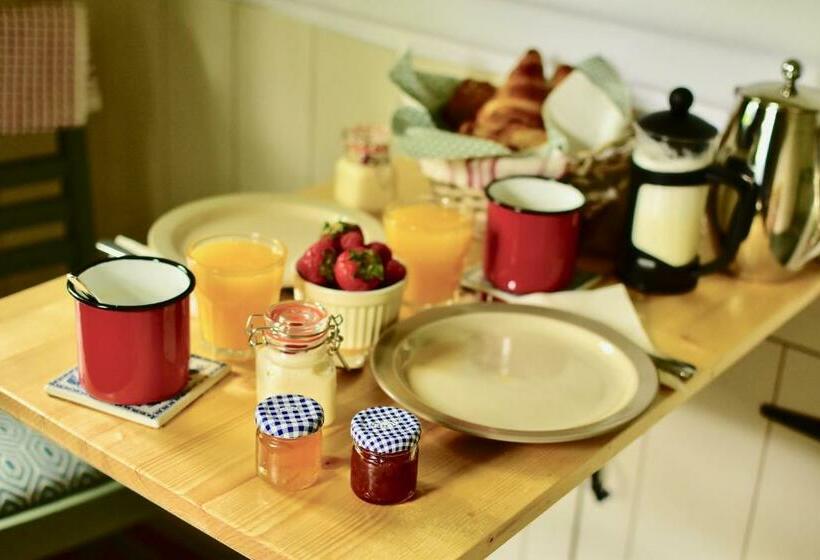 חדר סטנדרט, Riverside House