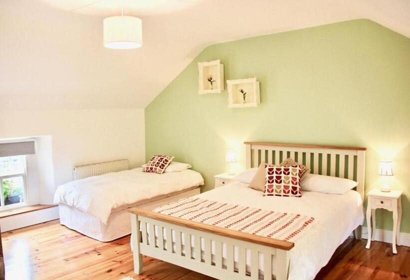 חדר דלוקס, Riverside House