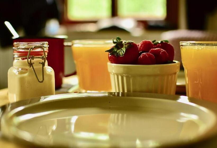 חדר סטנדרט, Riverside House