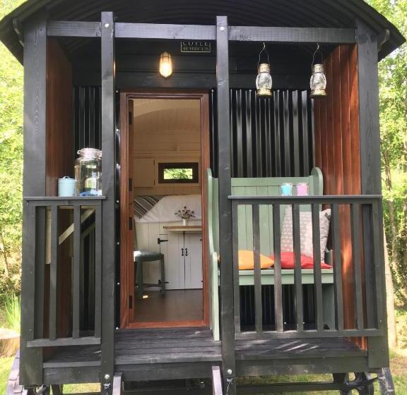 חדר סטנדרט, Riverside House