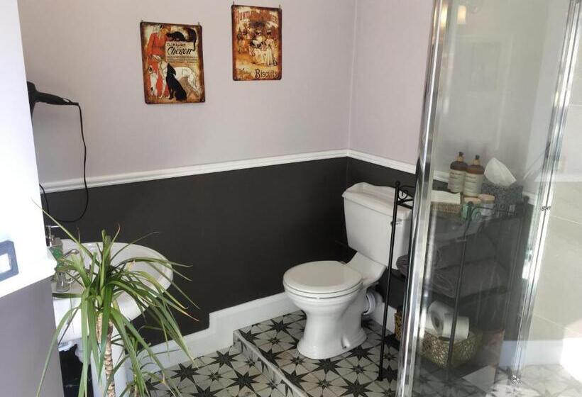 חדר סטנדרט, Riverside House