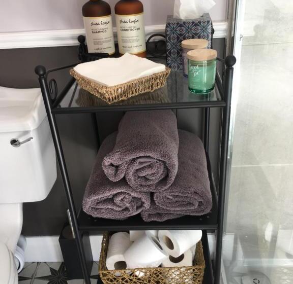 חדר סטנדרט, Riverside House