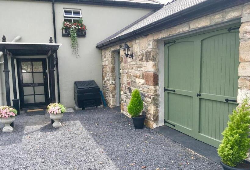 סטודיו דלוקס, Riverside House