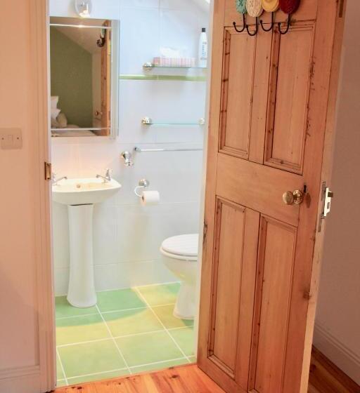 חדר דלוקס, Riverside House