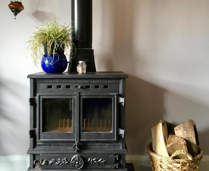 סטודיו דלוקס, Riverside House