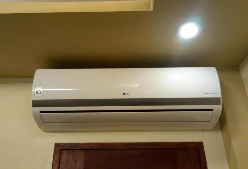 اتاق لوکس, Casa Teofista