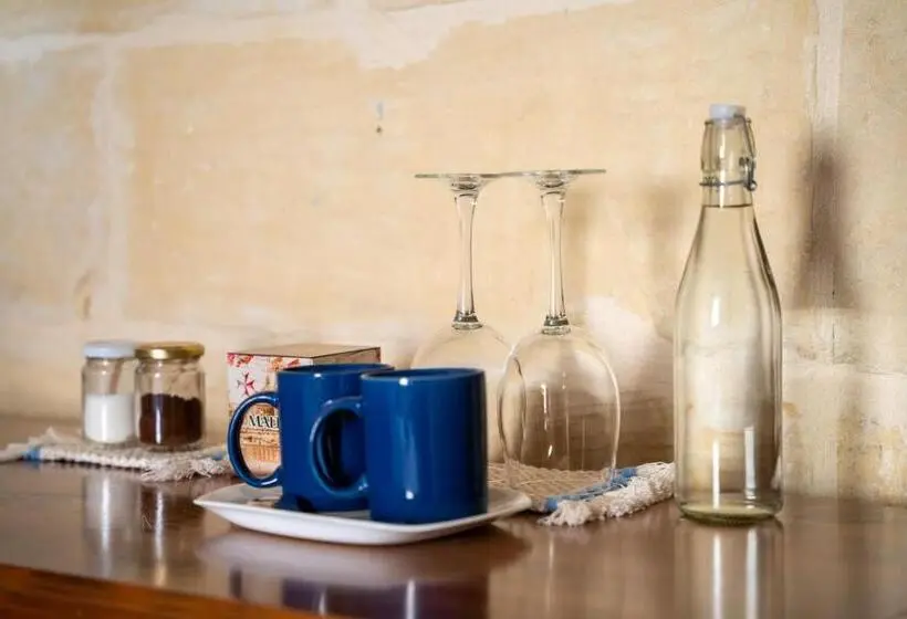 اتاق سوپریور, Laremi Gozo B&b