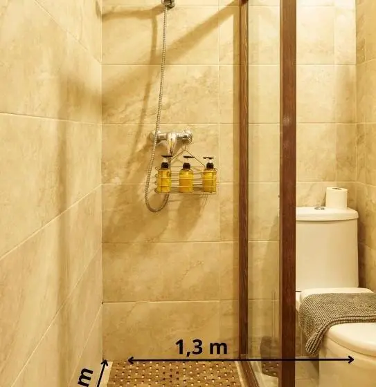 اتاق سوپریور, Laremi Gozo B&b