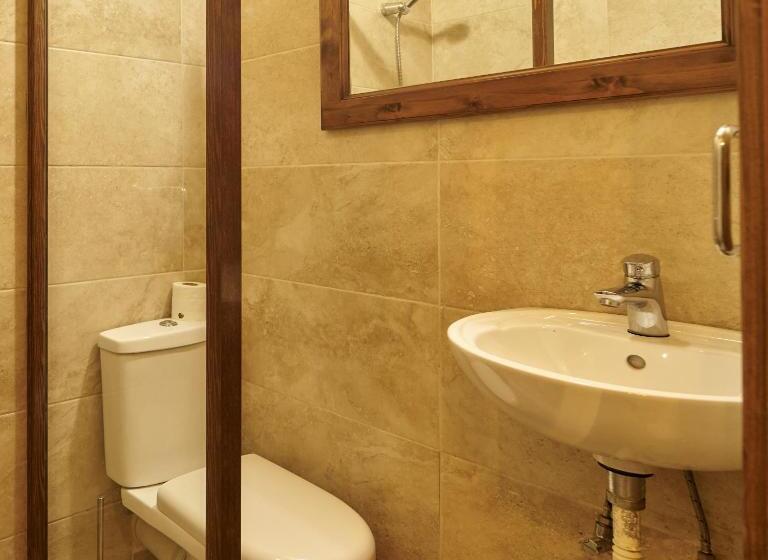 اتاق سوپریور, Laremi Gozo B&b