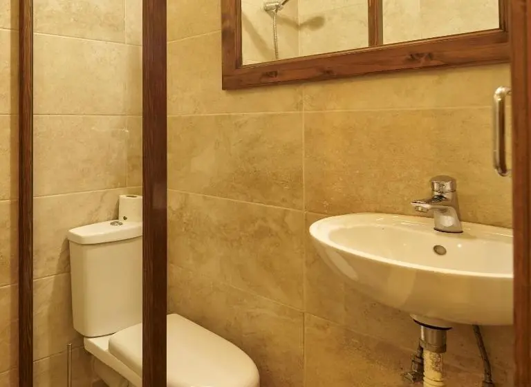 اتاق سوپریور, Laremi Gozo B&b