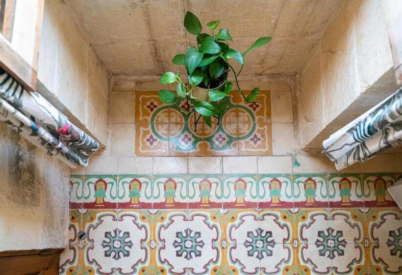 اتاق سوپریور, Laremi Gozo B&b