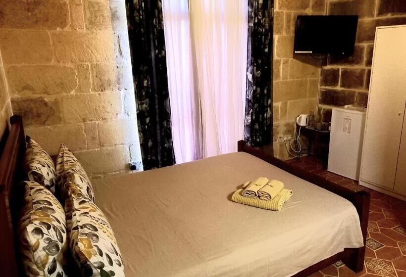 اتاق استاندارد با بالکن, Laremi Gozo B&b