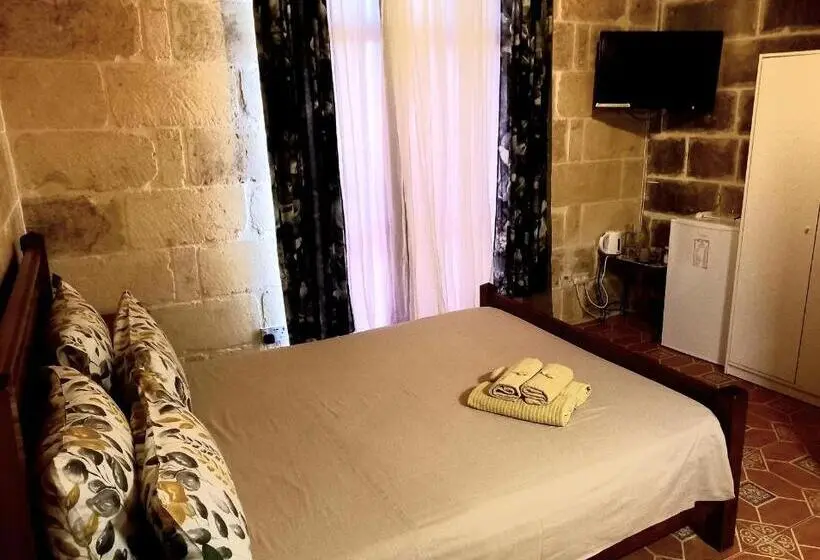 اتاق استاندارد با بالکن, Laremi Gozo B&b